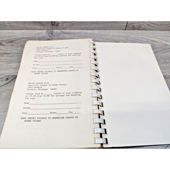 VINTAGE League of Women Voters Cookbook-"Major League Hits" Wayne County, MI - Picture 5 of 7